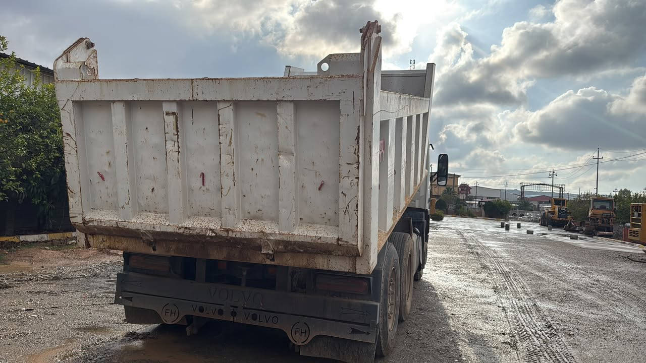 لبيع فالفو fm12سحال جوب موديل 2000رقم اربيل ***********
