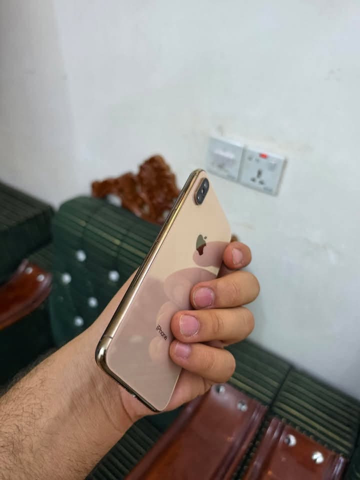 سلام عليكم آيفون اكس ماكس الجهاز نضيف مستبدل شاشه وبطاريه أصليات الشاشه حته شعار  مابيه اصليه بطاريه 82 مكاني بغداد الراشديه  السعر 180 رقمي فقط اتصال ***********
