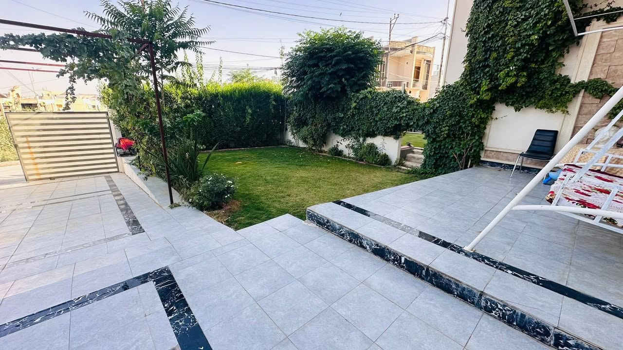 #عروض_مكتب_دعاء_الخير_للعقارات 🏡

للبيع بيت 

بحي الحدباء قرب القنصلية التركية

بستان ملك صرف 

مساحة 300  متر 

طابقين 7  غرف نوم غرفة سويت  

هول وستقبال  

مطبخ ومخزن 

صحيات بطابقين 

// للأستفسار  

الاتصال 📞

***********

***********

***********

***********
