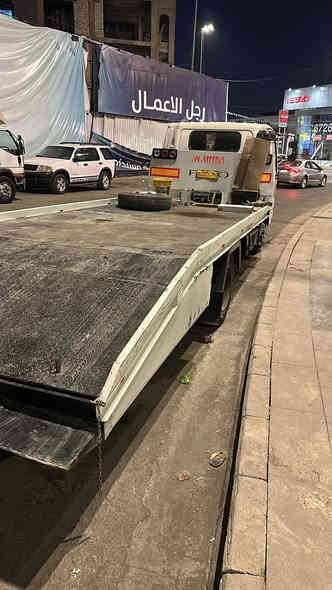 سيارة ازوزة مكينة 4سلندر كير 5 تخم تاير 6برغي معاملة الرقم على حسابي مكتوب بلسنوية حمل سيارة للبيع او امراوس للاستفسار الاتصال على الرقم *********** مكان السيارة بغداد
