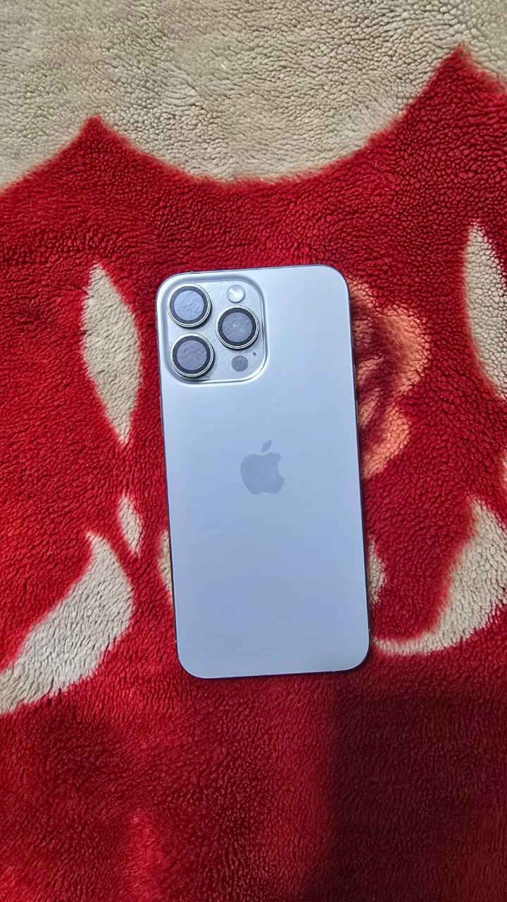 ايفون 15 برو ماكس ذاكرة ٢٥٦  ، نضيف جدا  مابي اي شخط  ، شرق اوسط
السعر مليون و 250  ، العنوان بغداد / ابو غريب _ الحصوة
***********
