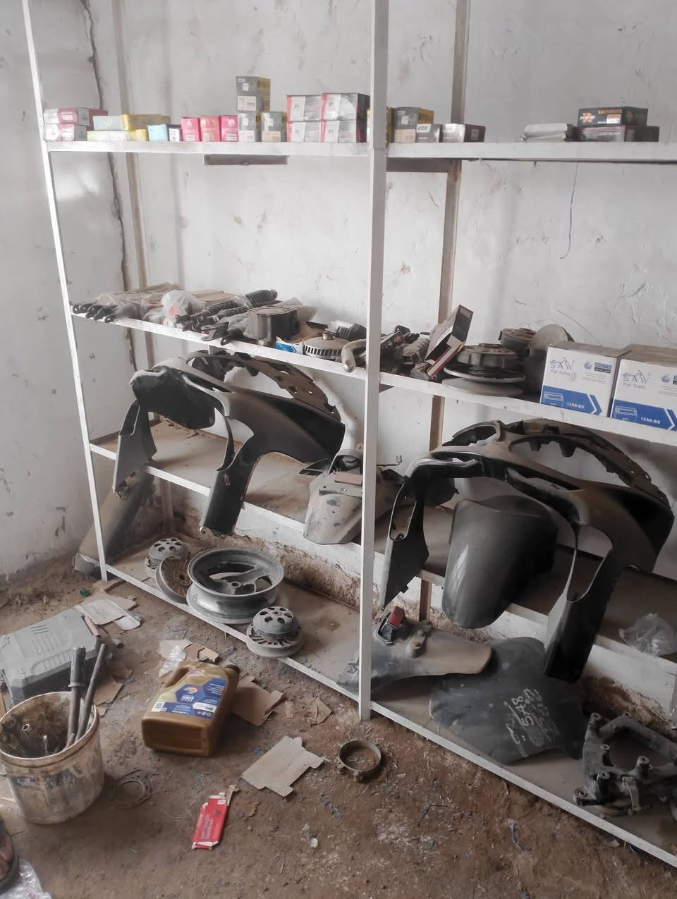 السلام عليكم متوفر قطع غيار فورزه 08 العنوان كربلاء طويريج واتساب *********** توصيل ماكو
