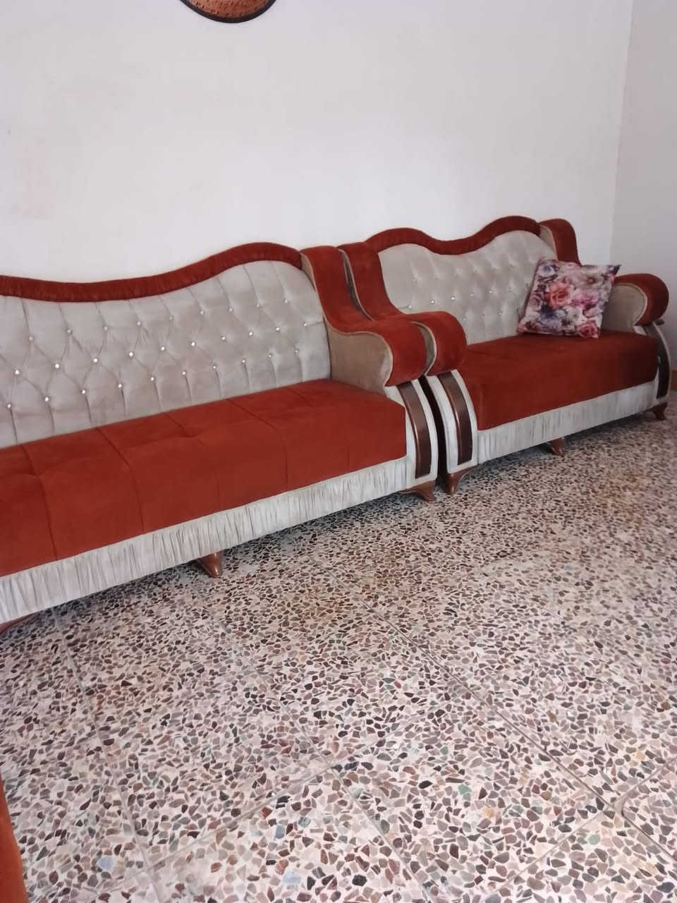 السلام عليكم  قنفات تفصال حسب طلب مو جاهزات ورديئات نوعيه ممتازه من الاخشاب والقماش والاسفنج  ب ٩٠٠. مو جاهزات تفصيل بس كم شهر حتى محد استخدمهن😅 وهسه محتاج الاستقبال فحبيعهم مستعجل. مكان بغداد. ***********
