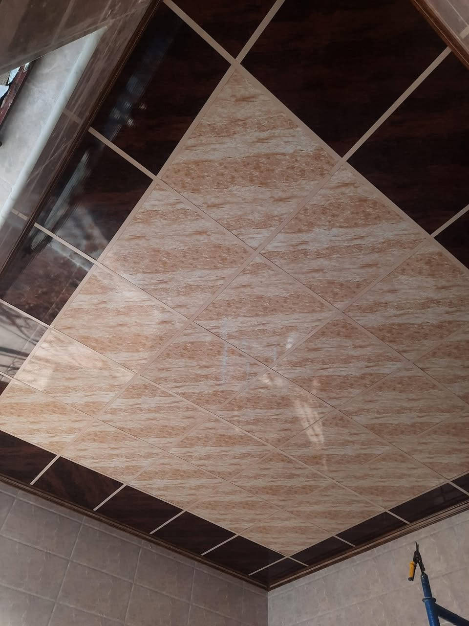 هذا جزء من شغلي سقوف ثانوي
  وتغليف جدران وديكورات
 ان شاء الله ينال اعجابكم👍👍
 شغلي تزريف 60* 60 ليزر هندسي
 السرعة في العمل 🕚وظمان وجودةالعمل درجة أولى
 شغلي داخل الموصل لتوصل
  الرقم الهاتف ***********
 حاليا متفرغ
         بسعر مناسب جدا 💵
