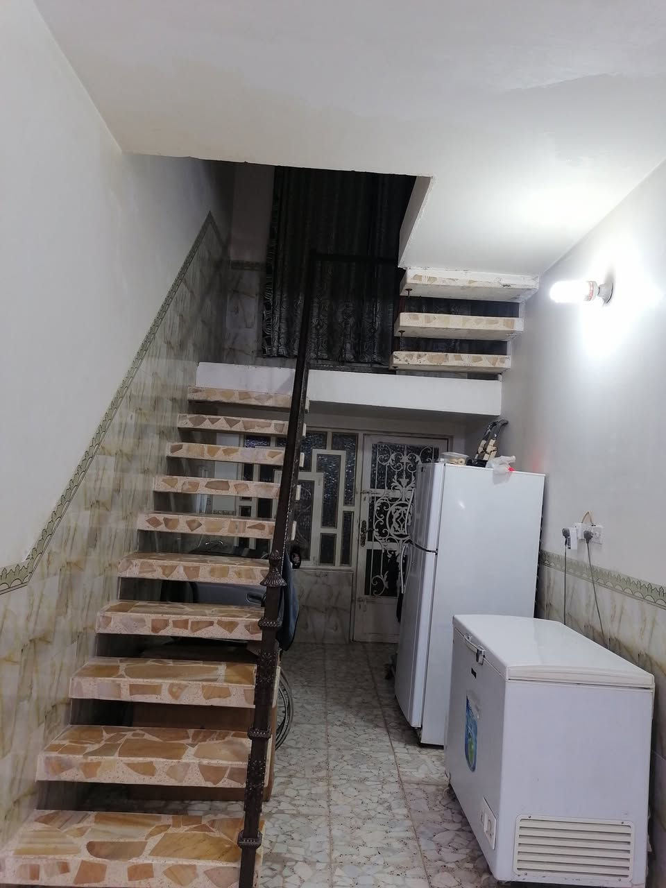 ⭕سلام عليكم 
⭕دار للبيع
 150م طابقين
رقم الدار 47042
الدار كامل والحمدلله 
بناء مال جناي
 عمر البناء 8 سنوات 
السعر180وبي مجال بسيط 
للإستفسار ***********
