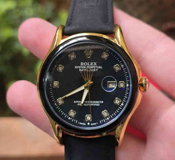 ((( السعر 16 ألفً فقط والتوصيل مجاني.)))
ساعة رو'لكس ماكينة كوارتز بطارية.
 زجاج زفير، ساعة مختومة، سير مختوم.
للتواصل عل خاص أو وتساب ***********
