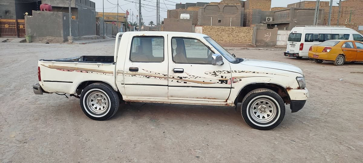 كهربائيات وتايرات جدد
مكينه وكير وحدادية جهازات 
دوشمة جديدة دشبول شغال 
سيارة حلوة وجاهزة 
السعر ١٧ وبيه مجال للشراي ***********
