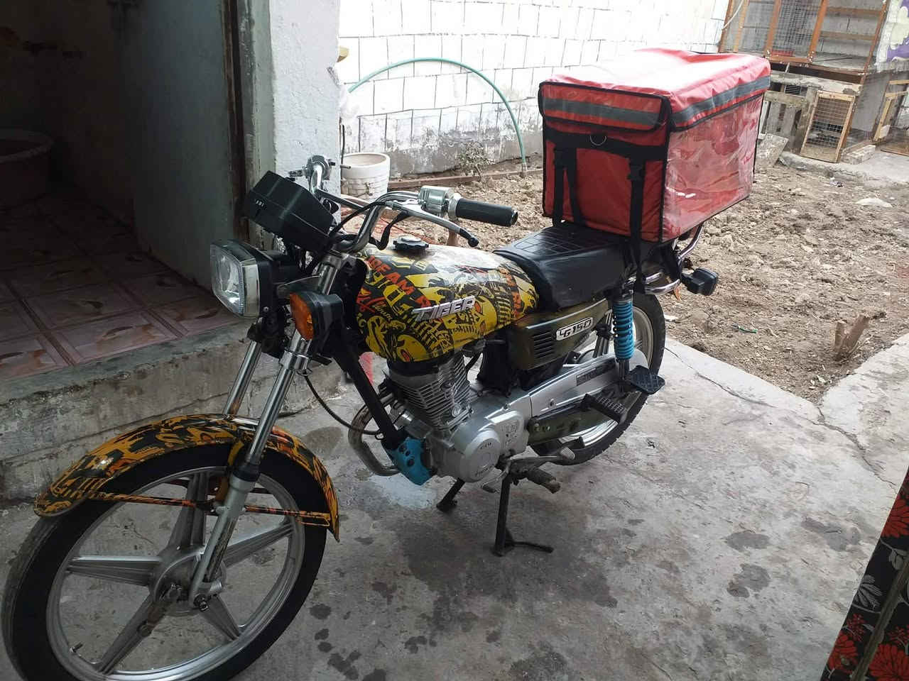 سلام عليكم هاي الدراجه للبيع مكينه كلشي مابيها كهربائيات شغاله بدون اوراق اكفلك حلال وحرام سعرها ٣٢٥ مكاني بغداد وره السيطره مال شعب ***********
