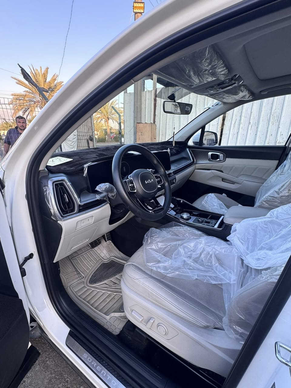 السلام عليكم
🚗 للبيع كيا سورينتو 2024 فول مواصفات 🚗

🔹 الموديل: 2024
🔹 النوع: كيا سورينتو
🔹 المحرك: V6 قوي
🔹 الدفع: رباعي (4x4)
🔹 الحالة: جديد / شبه جديد
🔹 الضمان: شركة الدولية بعدهة بالضمان 

✨ المواصفات:
✔️ فتحة سقف بانوراما
✔️ شاشة كبيرة + نظام ملاحة
✔️ كاميرات 360 درجة
✔️ حساسات أمامية وخلفية
✔️ تشغيل بصمة + دخول ذكي
✔️ مقاعد جلد فاخرة (تدفئة + تبريد)
✔️ تحكم كهربائي بالمقاعد
✔️ نظام صوتي عالي الجودة
✔️ مثبت سرعة + رادار
✔️ أنظمة أمان متطورة

📍 الموقع: (بغداد الشعب )
💰 السعر: (32الف 3شدات وعشرين وبيهة مجال )

📞 للتواصل: (***********)رصيد 
واتساب فقط (***********)
🔥 السيارة كفالة عامة وبيهة شوية ملاحضات بسيطة
