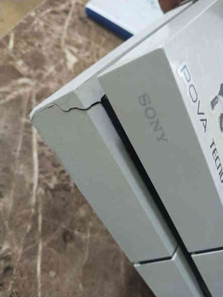 سلام عليكم  بلي٤ فات ذاكره (واحد تيره)كامل ملحقاته مثل مواضح بل صور بس بي فطر بسيط ملحقاته فيفا2021 وا ذكروتو وا موتر كومبارت جزء١١ وجوستك عدد2 سعر 220وبي مجال بسيط حك الجيه المكابغداد حي الجهاد رقم تواصل ***********
