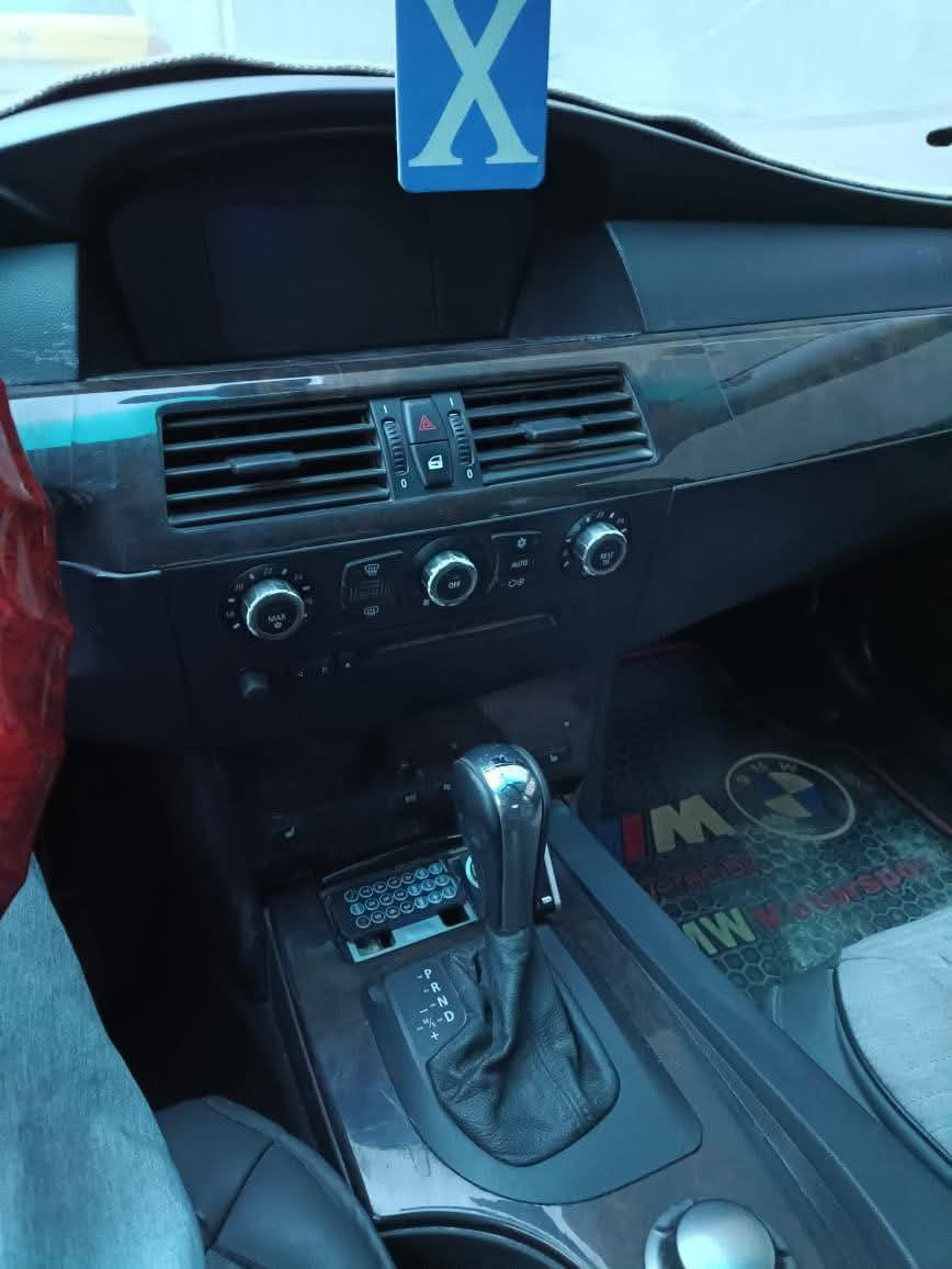 BMW E60(2004) M54 (6سلندر)
فتحه 

مقاعد جلد

تحكم مقاعد وحفض وضعيات

تدفئه مقاعد 

كير كوبرا سبورت وعادي واوتو

السياره مصبوغه عام للجماليه 

لايت عالي زينون

كير ومكينه طك كارتون جدد

امس كملت من بوليش 

سنويه ل 2028 ب اسمي سياره

بيها نواقص بسيطه 

لسعر 97 وبيها مجال بسيط  بيع فقط

***********
