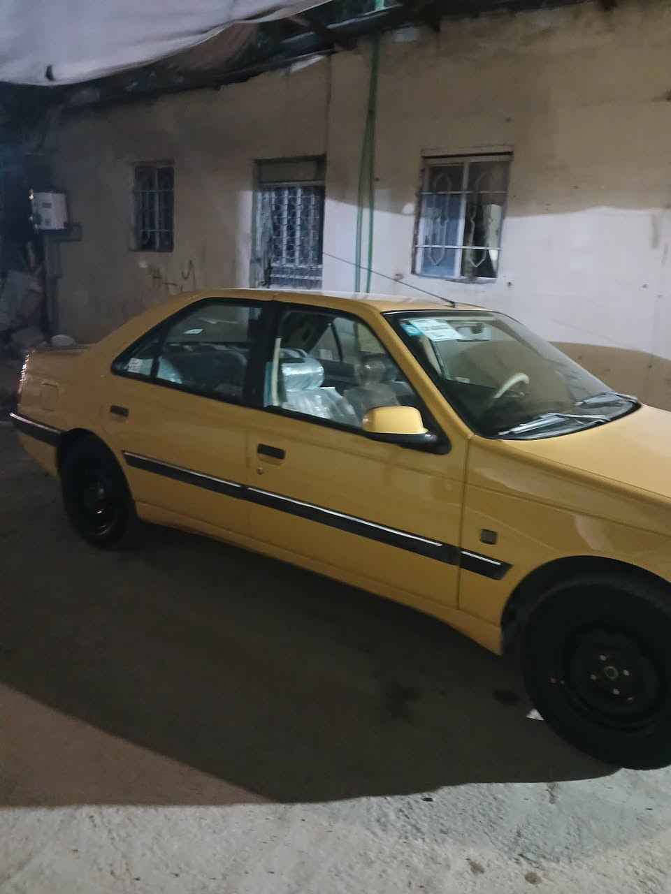 السلام عليكم سياره بيجو الميس 405 الموديلا 2015  بيه طخاه خفيفه باجمالق أمامي مال السائق المكان بغداد حي العامل قرب مسبح الرافدين الاسعر 45بيه مجال رقم الهاتف التوصل عل الوتساب  ،***********
