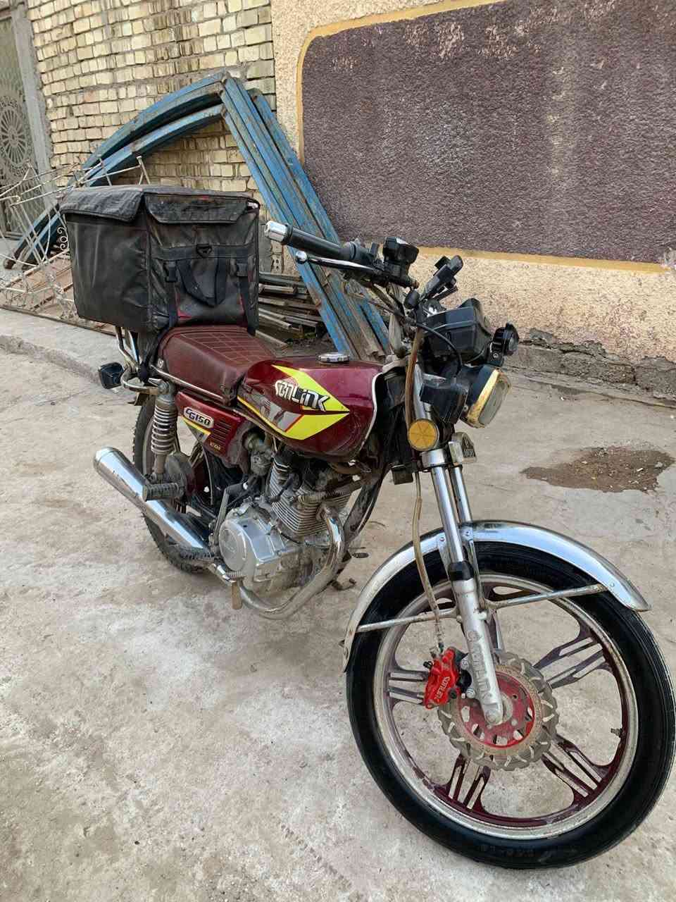 دراجه ايراني 5 كير للبيع الدراجه مابيه نقص مكينه مكفوله 
السعر 550 وبيه مجال بسيط مكاني الشعب.
 رقمي متواجد واتساب و رصيد ***********.
