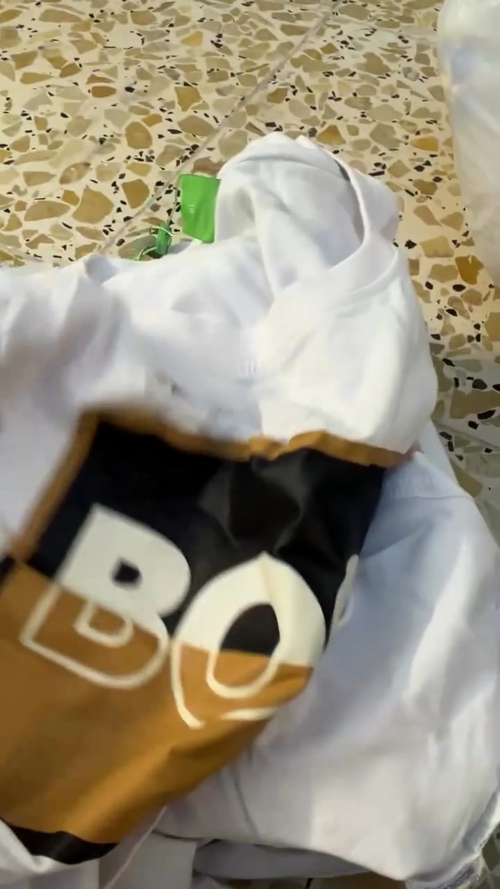 شلعة كاملة ابيعها اكثرها ماركات موضحة بالصور اريدها ب500
***********
