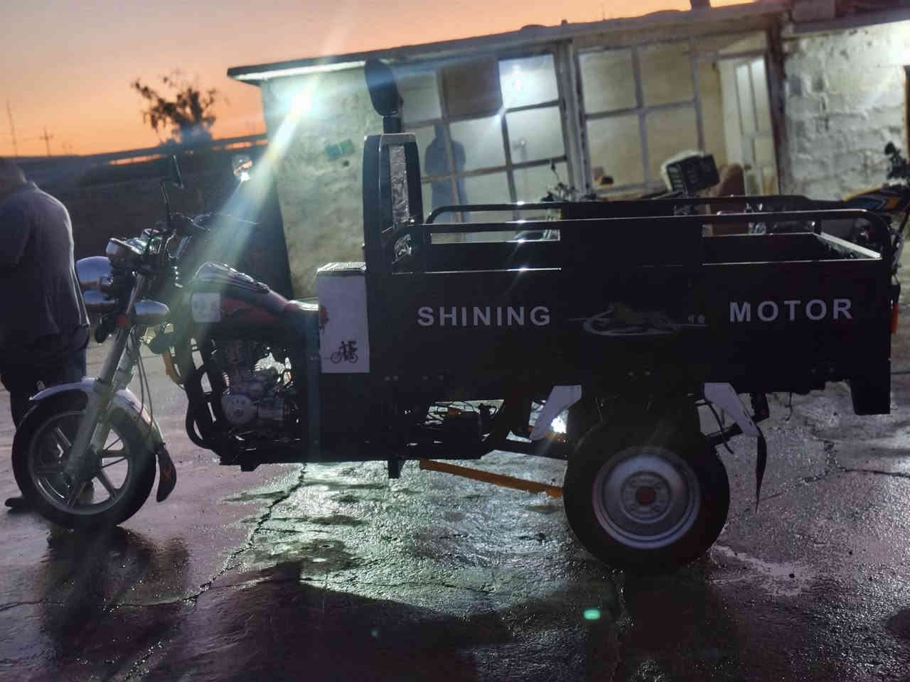 مكلف بلنشرالسلام عليكم ستوته للبيع الموديل 24 محرك 25 المحرك مفتوح شاخوان كلشي شغال التايرات نضاف السعر مليون و800وبيها مجال للستفسار اتصل الرقم ***********
