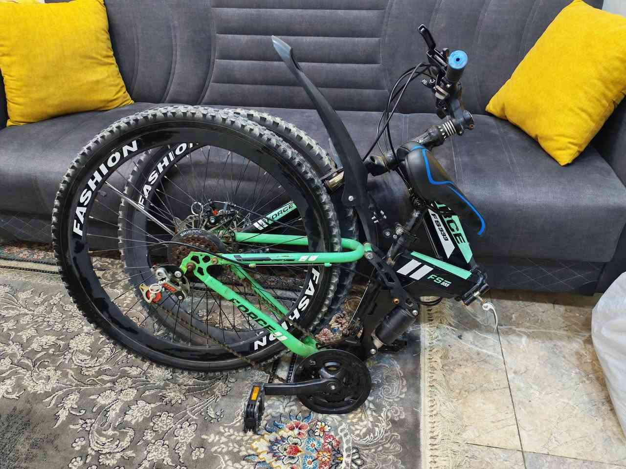 بايسكل للبيع جبلي
حجم 26
دبلات ورا وكدم 
كير الأمامي3 والخلفي7
ينطوي  غني عن التعريف 
السعر 100 وقابل للتفاوض 
حي القاهرة
للاستفسار الاتصال على الرقم *********** أو عل خاص
