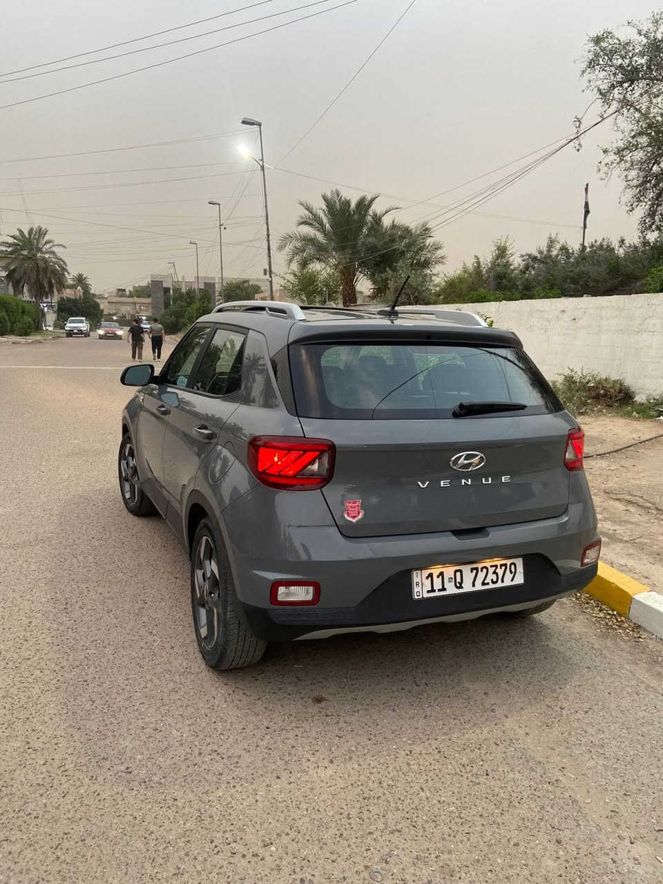 السلام عليكم 
هونداي فينيو للبيع 
موديل 2023 
ماشية 17000 mi
المواصفات:-
شاشة كاربلاي 
رادارات امامي خلفي 
داخل لونين 
فتحة سقف 
تبريد ثلج 
حادثها بنيد مبدل ومصبوغ ودعامية هم مصبوغة بدون شواصي بدون ايرباك 
السعر ١٤٠ وبيها مجال 
مكان السيارة بغداد شارع فلسطين 
***********
