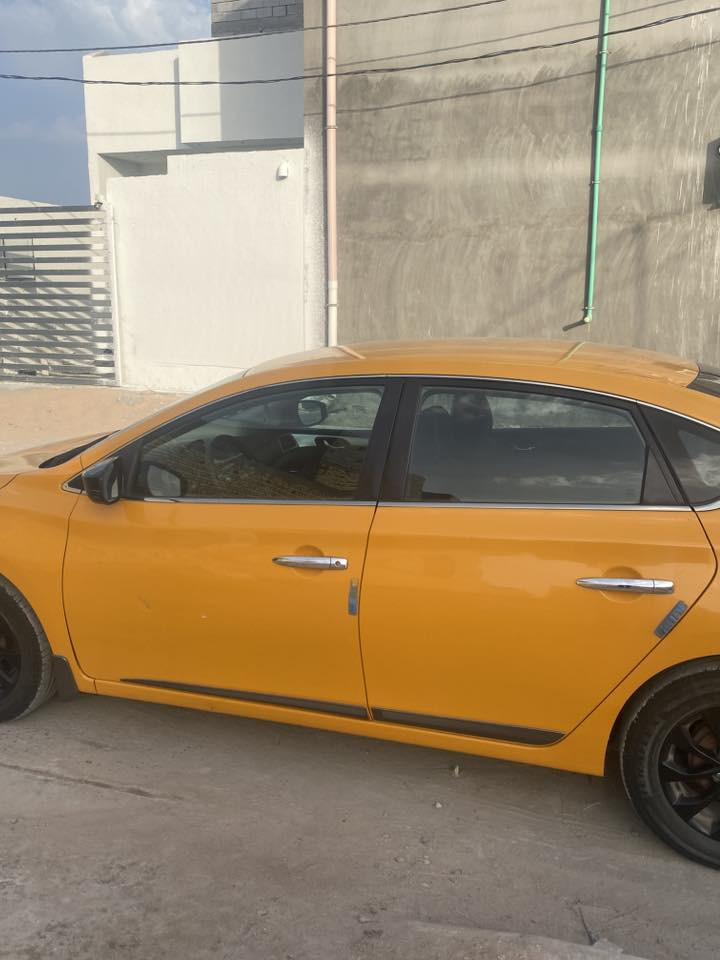 نيسان سنترا رقم بصره
راعيهه يريد تحويل وارد امريكي 
ضربتهه چاملغ الامامي 
السياره جاهزه من كلشي گير مكينه 1800 
تبريد ثلج تحكمات بالمري 
السعر 100 وبيهه حگ الجيه 
***********
