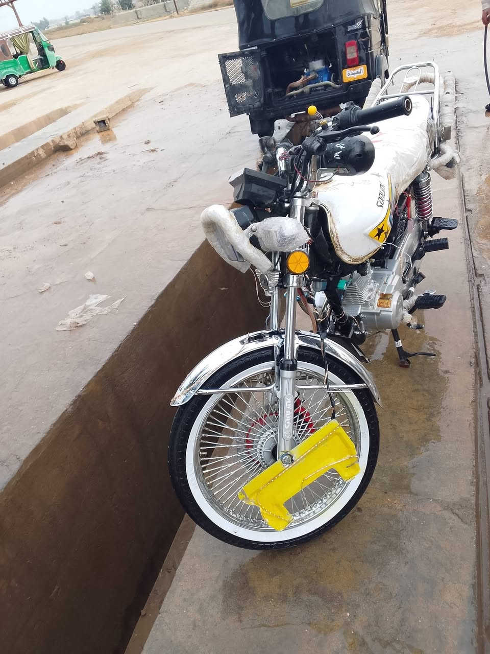 سلام عليكم ورحمه الله وبركاته
دراجه للبيع موديل 24شكل 25 البيع أو مراوس بايفون أو دراجه لعنده يتصل مكان ديالى 
***********
