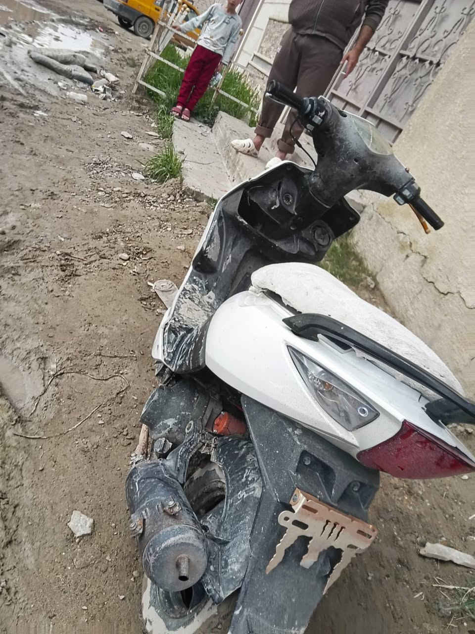 اسلام عليكم ماكس مضلع نوزل كهربائيات كلهه شغاله سلف وهندر بوشه ٥٥سلف رياضي لايت زينون اصلي دراجه خير من الله سعرهه 450 وبيهه مجال حك الجيه مكاني سبع البور


**إذا كنت صاحب هذا الإعلان وتريد حذفه لأي سبب، رجاءا أرسل رسالة إلى الدعم الفني**