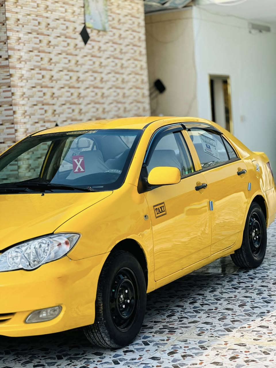 السلام عليكم بيوايدي 2019رقم بغداد انكليزي مصفره هيئه وغرامات كفاله من الضربه بيه صبغ اثر شخوط فقط بدون حادث كير مكينه حداديه تخم تاير تبريد كله جديد وكفاله السعر 68وبيه مجال مكان السياره بابل الحله رقم الهاتف ***********
