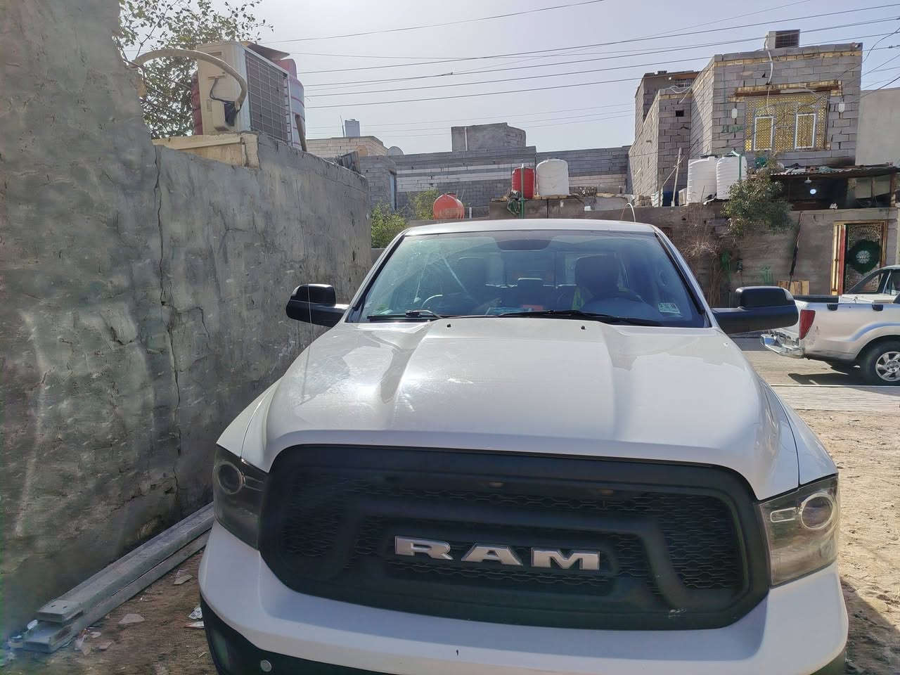 السلام عليكم رام للبيع موديل 17 بسمي رقم دولي جديد مصفرة السياة باب طويل بدي قصير مكينة هيمي 8 سلندر منضومة غاز بيهة السيارة لاضربة ولا صبغ بيهة حادثهة غرق سيارة خير من الله كير مكينة كهرباءيات جاهزة ماكو نقص العنوان بصرة دور الشرطة الاتصال على الرقم غير التواجد على الفيس رقم الهاتف السعر 190 وبيهة مجال قليل سيارة الله شاهد خير من الله رقم الهاتف ***********
