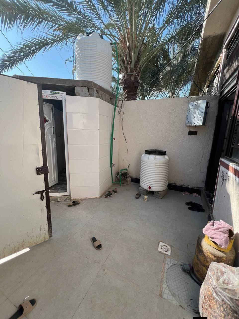 وين اليدورون بيت نضيف وجاهز من كلشي وقريب عل شارع الزوار الامام الحسين (عليه السلام )
بيت للبيع 125متر جدا كبير ونظيف وواسع 
طابو زراعي سند25اقرار محكمه
يتكون من مدخلين مدخل للمطبخ ومدخل للاستقبال 
استقبال جدا كبير وصاله  وغرفه نوم سويت ومطبخ وطارمه وصحيات
 عرض الفرع10متر
خدمات كلها متوفره
موقع كربلاء خلف جامعه العميد قرب السايلو عامود1211 شيخ بني حسن
..بناء بلوك العتبة صب كونكريت البيت كلش جديد وموقعه مرتب قريب السايلو

***********
***********
