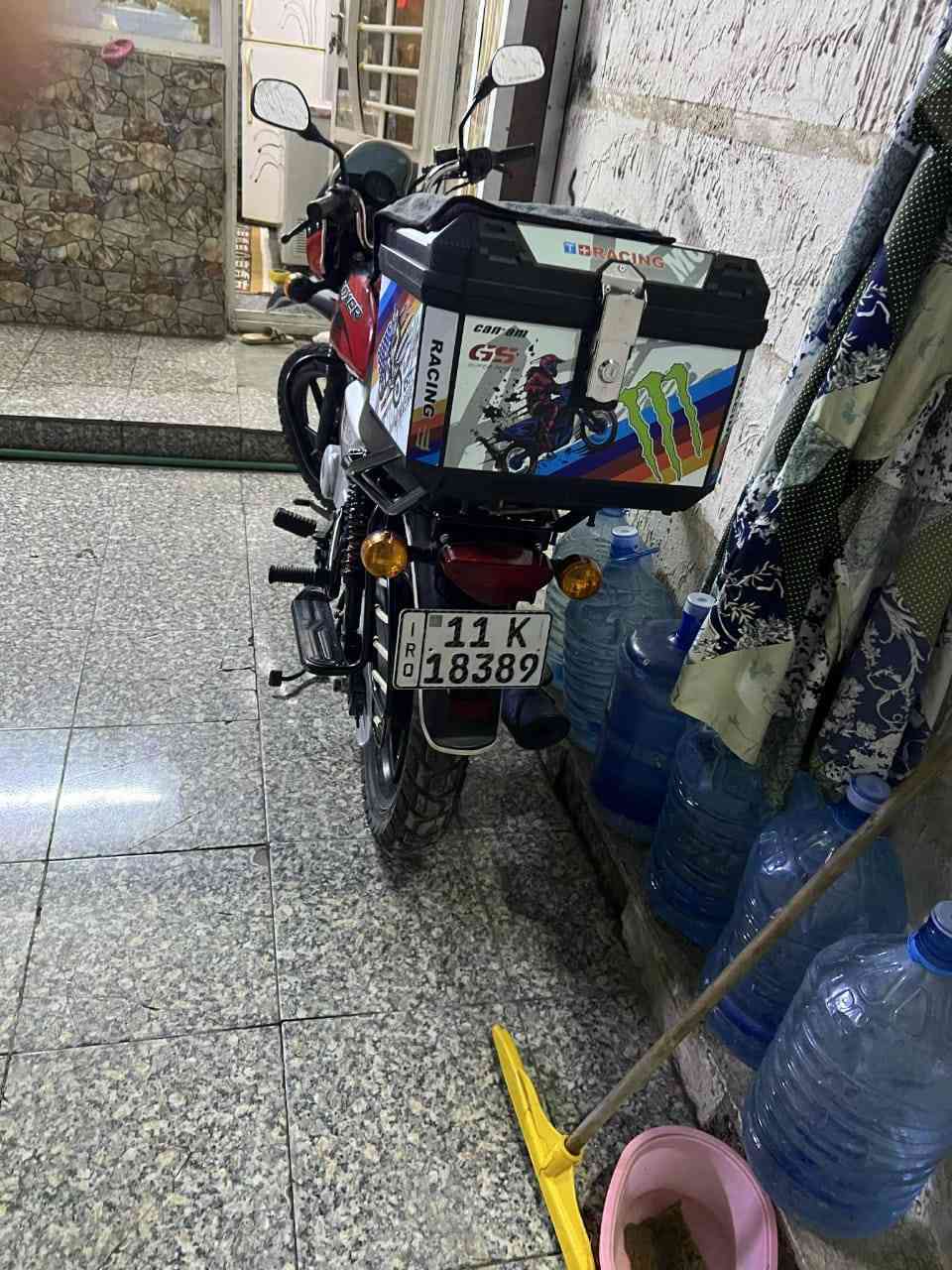 سلام عليكم عندي دراجة بوكسر رقم وسنويه بغداد الموديل 23 المحمودية حي 18 قرب مدرسه  درجة ماشيه 5000 حقيقي رقمي *********** *********** سعر 2300 بيه مجال
