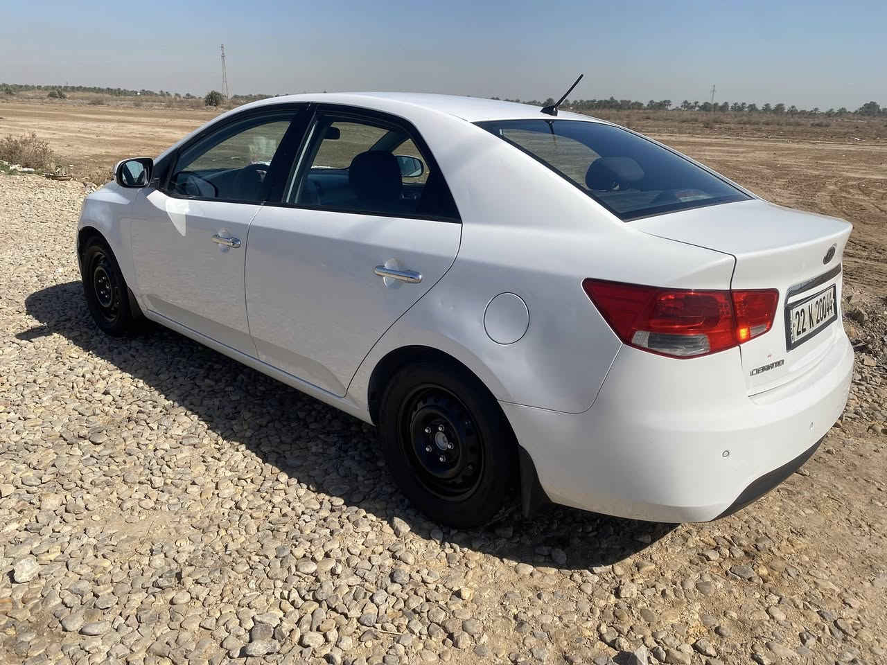 السلام عليكم للبيع سيراتو 2013
رقم أربيل ارقام وسنويه جديد تريد تحويل تريد وكاله
مواصفات معروفه عده الفتحه والبصمه 
محرك 1600 مكفول 
سياره مكفوله من ضربه وتبديل فقط صبغ بخشم البنيد قليل باقي السياره مكفوله
سعر 110وبيها مجال.مكاني واسط صويره
***********
