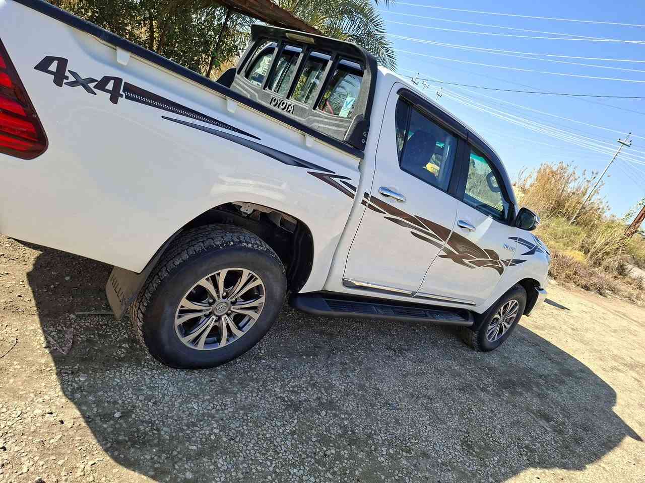 السلام عليكم هايلوكس فورويل موديل 2020 كويتي فول مواصفات  رقم بغداد بأسمي سنويه ل 2031سياره خير من الله مكفول من كلشي عدا بارد شويه بالجاملغ خلفي مأشر عليه بالصوره السعر280وبيه مجال للشراي العنوان الديوانيه قضاء المهناويه الشراي يتصل وبي خير ويدلل***********
