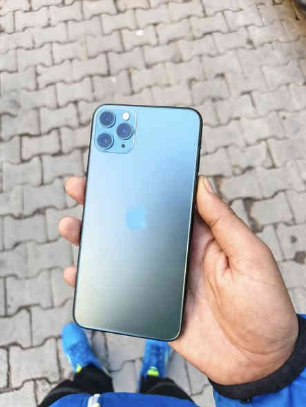 ايفون ١١برو ماكس 
ذاكرة 256
مبدل بطارية وشاشة خوش نوعية 
 ٢٥٠سعرة 
مكاني بغداد الكاظمية 
***********
توصيل ما عندي
