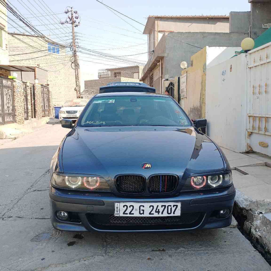 بیئێم سەقەر مۆدیل ١٩٩٧ قەپات مواسەفات بەس سلایت نیە تەلەفۆن تۆماتیک و گێرحادیە دەبل گێرە پەردەیە پەردەکەشی کارەبایە سوکان ڤۆلیۆم تەحدیل سورحە تەبریدە مەکینە ٥٢٥ کوشن جلدە ناو فۆرمیکایە لایت ئەلقەیە بروسکە بروسکیشی ئیش دەکا ویل M دەحامی M بۆ زانیاری زیاتر پەیوەندی بکەن 
***********📞 أربيل, العراق
