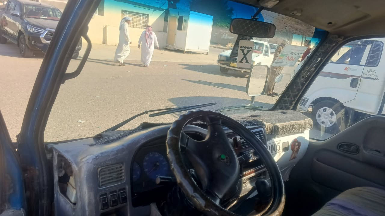 السلام وعليكم سياره كيه حمل موديل1997سياره محرك كير صدر مابيه اي عيب رقم ديالى سعره 45بيه مجال رقم تلفون ***********
