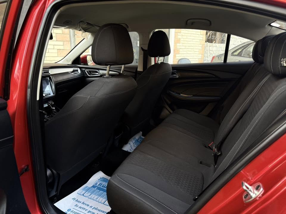 MG 5 Comfort (الفئة الثانية)
✅ عداد 120 ألف كم
✅ صيانات توكيل
✅ فبريكا بالكامل ماعدا جزء في الإكصدام وعتبة خارجية

أهم المواصفات:

* موتور 1500 سي سي – 120 حصان.
* فتيس أوتوماتيك CVT.
* جنوط سبور 16 بوصة.
* شاشة لمس.
* Apple CarPlay.
* كاميرا خلفية.
* حساسات ركن خلفية.
* مثبت سرعة.
* دخول وتشغيل بدون مفتاح (Keyless).
* تكييف أوتوماتيك.
* طارة مالتي فنكشن.
* بلوتوث – USB.
* مرايات كهربائية بإشارات.
* زجاج كهربائي بالكامل.
* فرش جلد.
* ABS + EBD + ESP.
* Hill Start Assist.
* ٢ وسائد هوائية.

💳 أنظمة تقسيط مميزة بأقل مقدم وأفضل الأقساط الشهرية

✔️ المقدم: 112,500 جنيه
القسط الشهري: 22,300 جنيه

✔️ المقدم: 225,000 جنيه
القسط الشهري: 17,500 جنيه

✔️ المقدم: 375,000 جنيه
القسط الشهري: 11,775 جنيه

✅ التمويل متاح من خلال:
عبد اللطيف جميل | أوتو فاينانس | حالا

📞 تواصل معنا الآن لمعرفة الشروط والتفاصيل واختيار نظام التقسيط المناسب لك.

01080121623
01111157896
01006885206
01553562082
01125282838


**إذا كنت صاحب هذا الإعلان وتريد حذفه لأي سبب، رجاءا أرسل رسالة إلى الدعم الفني**