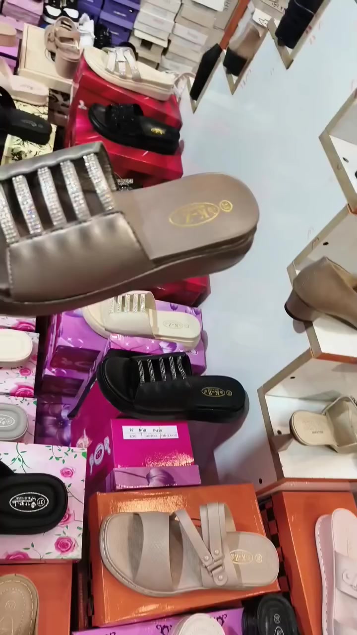 جديد الكنز.... العنوان هيت مجمع نونه مقابل البلديه الجديده مباشر. لدينا خدمة توصيل لكل العراق.. وللاستفسار ***********
