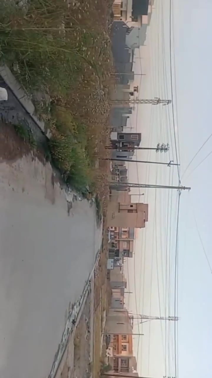 مكتب برج الماس للعقارات  
السلام عليكم داران  للبيع في 📍زيونه اقرب نقطه داله (جامع حازم الليله) 
100متر واجها 6
يحتوي على طابقين 
الطابق الاول: هول واستقبال وغرفه وصحيات ومطبخ ومخزن 
الطابق الثاني: على غرفه سويت 
__________________________
تفاصيل اكثر: 
***********
***********
