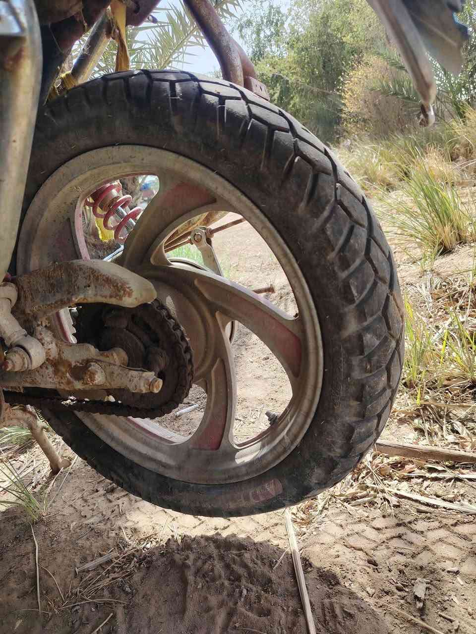 دراجه جونده للبيع كومة حديد ب120وبيها مجال مكان الديوانيه الحمزه الشرقي ***********
