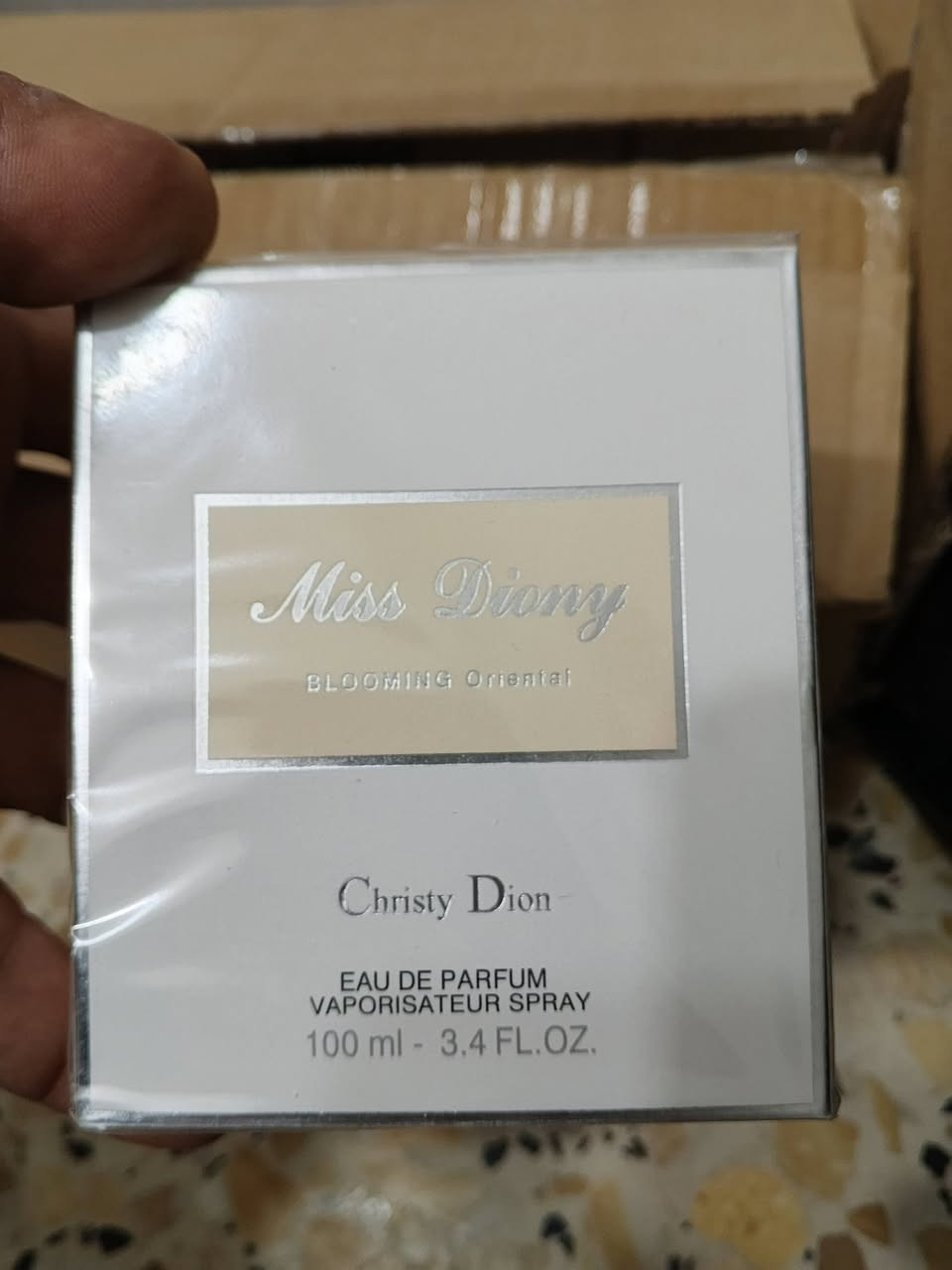 السلام عليكم عطور أنواع علا 10 الف ***********
