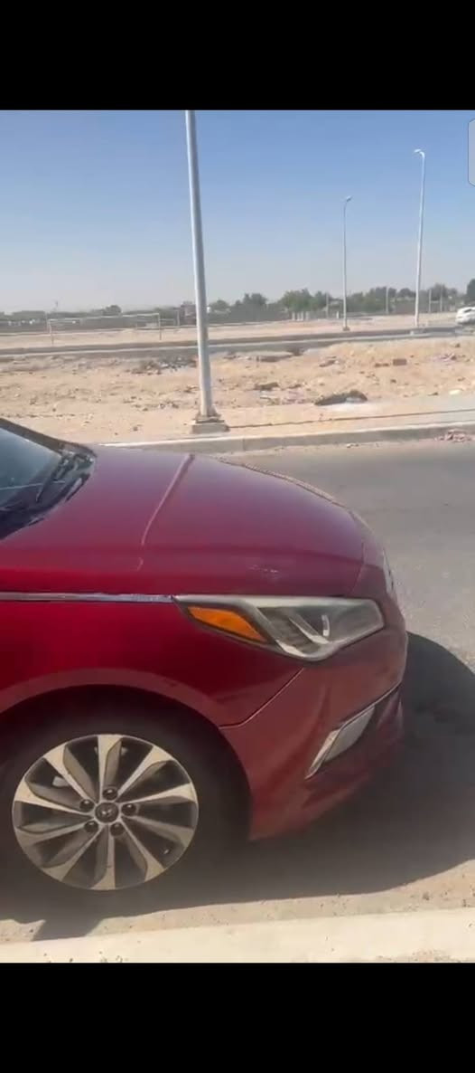 سوناتا 2015   السياره كير ومحرك كفاله محركه 2500
وارد امريكي بيها ضربه بالبجم كلش خفيف وبيها سونار السياره كلش حلوه 
السعر 105 
مكانها البصره الزبير 
***********
