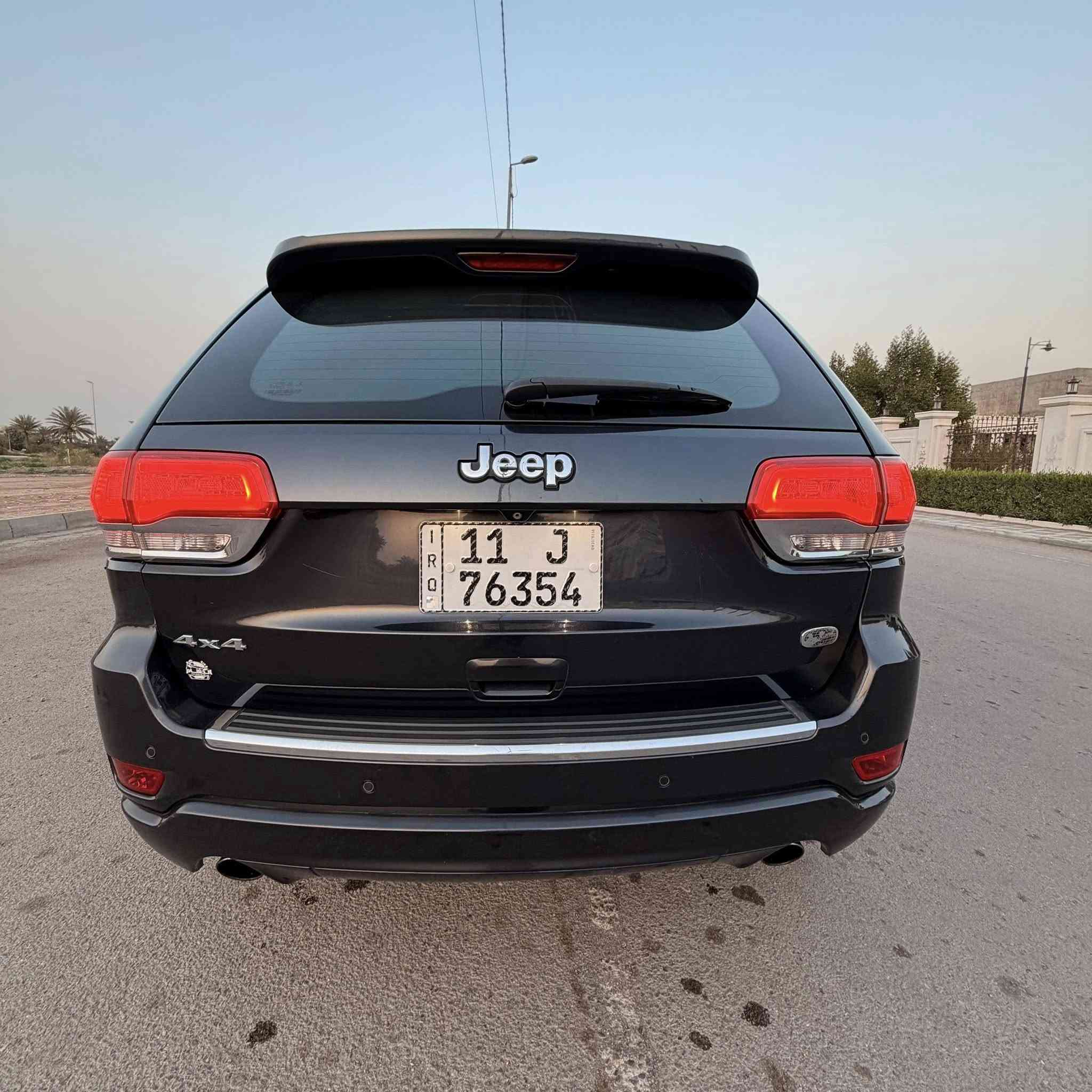 جيب خليجي وكاله
موديل  2014 ✔️
ممشى  112 mi

السياره مواصفات الاوفر لاند 🌍✔️
نضام التعليق الهوائي ( جكات )
فتحه سقف بنوراما 
جنطه كهرباء
اناره ترحيب
تشغيل عند بعد
مري قلاب 
شاشه كبير تدعم ابل بلي
كشنات حضن 
كشنات خزم ميموري 
كشنات تبريد و تسخين ❄️♨️ 
مقود تسخين ♨️
داخل لونين مميز كلش نيلي و قرميدي
داخل صاج ملكي 
كشنات خلفيه تسخين ♨️
تحكم المقود كهرباء
لد نهاي امام 
لد خلفي 
نضام 4*4 دفع رباعي
ويل حجم 18 كروم 
مري تعتيم ليلي
مثبت سرعه 
زراك لايت امامي 
سستم سماعات 🔊+ دمام بلادي خلفي صوت خرافي المضخم 

وضعيات القياده :: 
السبورت 🔥 / الجبلي / الانحدار / التزحلق / النورمل 
شفتات في المقود كير اسبورت S🐦‍🔥

تخم بردات كويتي اصلي وياها 

الميكانيك ::
كير و محرك و اكسل شرط كفاله بدون فتح ✔️و بدون اي خلل الحمدلله كهربائيات 100‎%‎ ماكو اي خلل / مي اصلي احمر بي نسبه دهن مراوح كله تمام و باقي تفاصيل الحمدلله 

حداديه السياره / 100‎%‎ مابيها اي نقص على ايدي 
تخم اطارات دنلوب✔️ اصلي 4 جدد كلش 
بطاريه جديده 

السياره بدون قطره صبغ ✅ حتى دعاميات بدون صبغ 
يوجد بارد في باب السائق و جزء من الجاملغ الامامي كلش قليل
و سونار جديد موجود

مكاني / #بغداد مطار بغداد الدولي ✔️ قرب جامعة المشرق
*********** واتساب / *********** 

السعر /   218. و بيها مجال حك جيتك …
