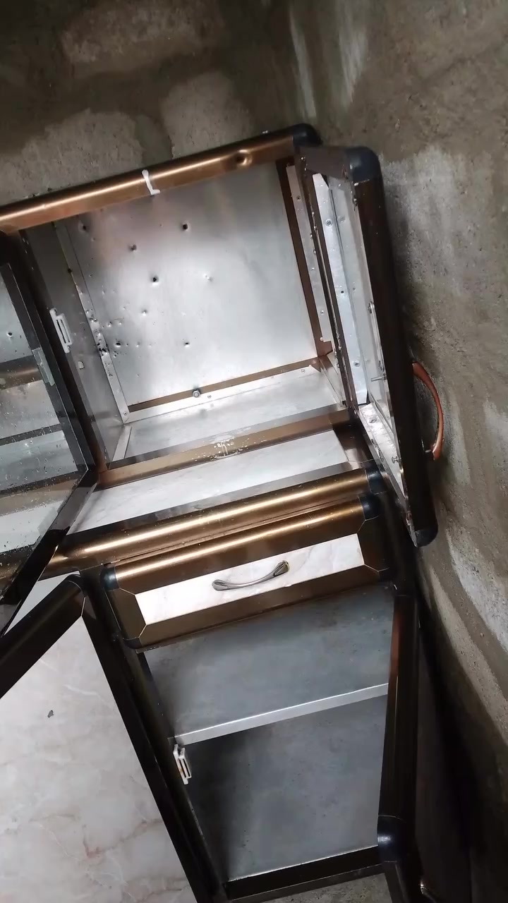 اسلام عليكم كاونتر للبيع السعر 150 المكان حي سومر ***********//***********
