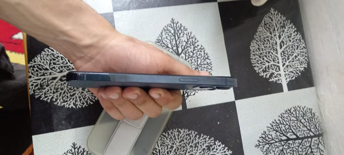 ايفون ١٢برو ماكس مبدل شاشه كامرات كدام ما تشتغل 
بطاريه ٧٧ تلفون نضيف سعر ٣٥٠ بي مجال ***********
