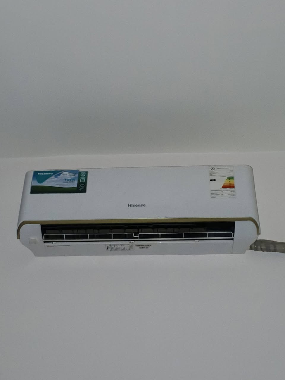 السلام عليكم للبيع سبالت عدد 3 
نوعيه Hisense حجم طن ونص 
سعر الواحد 550 رقمي ***********
