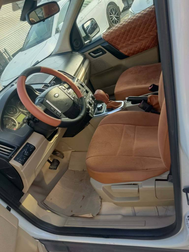 لاندروڤر2012بئ بؤياخ مةكينةو گيري نةكراوةتةوة سةنةوي تازةية كارتي بةنزيني هةية. بةشةرتي هةموشت.... سعري. 103$... جوابي نامة نادةمةوةسةيارةي من نية..  ژمارةي خاوةني.... ***********.....  *********** السليمانية, العراق
