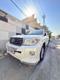 شباب لاندكروز 2015فول مواصفات فتحه مطفايه كشنات جلد ماشيه 105حقيقي ع ا...