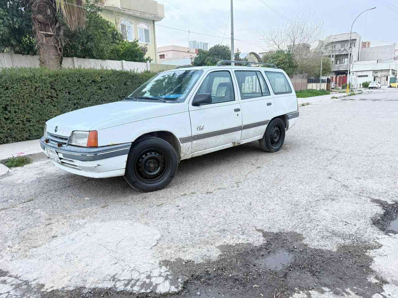 اللهم صلي على محمد وال محمد
كاديت ستيشن 
وايرمنيه 
كهربائات 
كير 
طخم 
كلهن شرط 
محرك اثر صرف متنقص دهن 
باتري جدييد
4تايرات جدد
طخم قبل شهرين 
سنويه 2028
سياره كاملة مكمله تشغل وتطلع 
ممتعوبه ترايها مكه دمشق اسطنبول بصره 
للاستفسار اكثر 
***********
بي واتساب
مكاني ايسر دوميز
