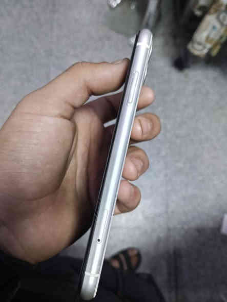 ايفون 11 ذاكره 128 فيس إيدي شغال بطاريه 79كله بلاد ولوك مبدل شاشه اصليه من ابل
سعر 200 ألف وبيها مجال بسيط 

***********
