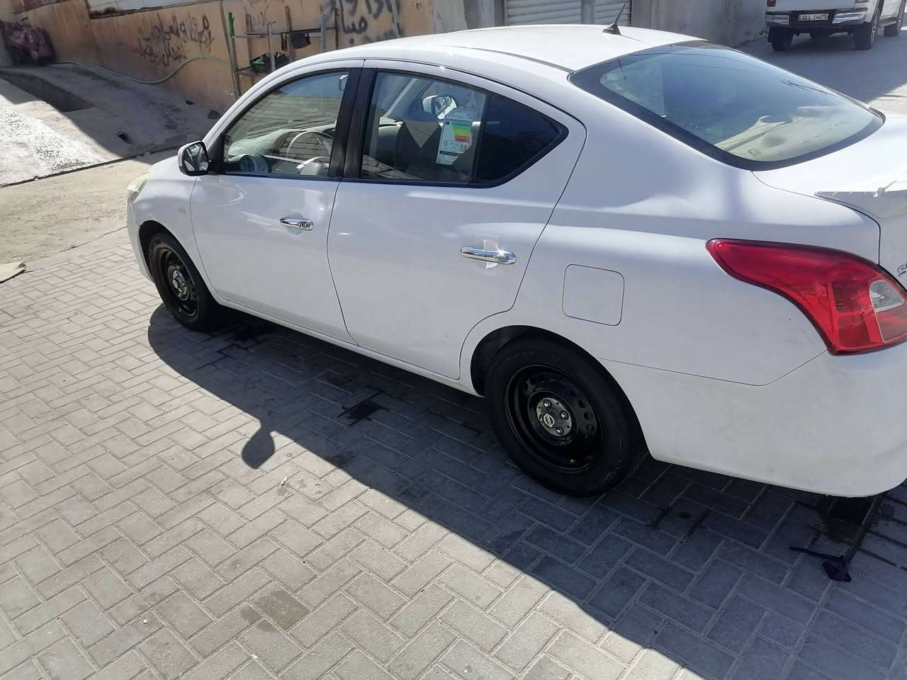 سلام عليكم نيسان سني هندي مديل 21 كفاله من الصبغ والتبديل فقط ملاحظات بسيطه سنويه بشهر ٩  تخلص
***********.    98 بيهه مجال قليل عنوان البصره
