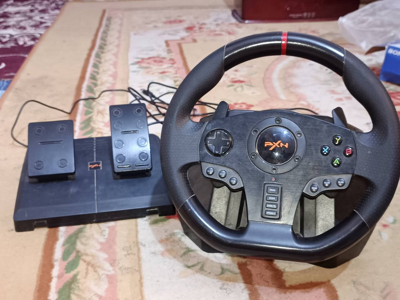 السلام عليكم عندي بلي 4نضيف ودركسون فره ونص مع دواسات السعر 350 وبي مجال للاستفسار ***********
