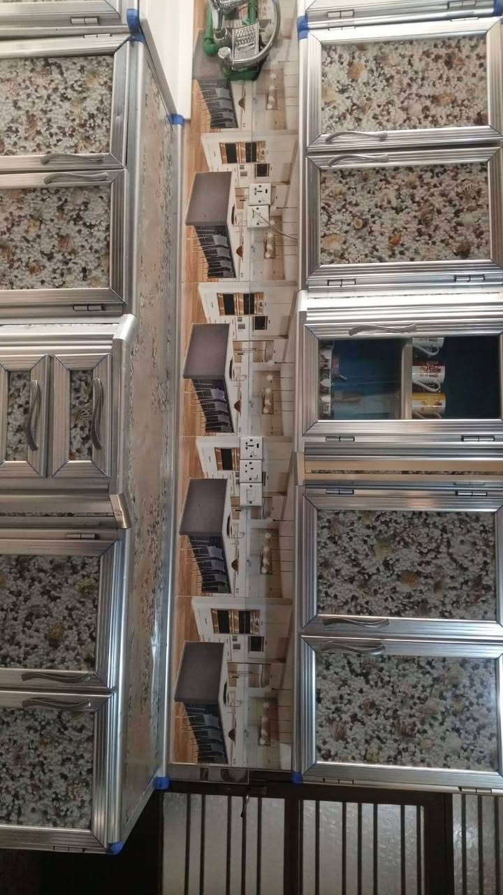 سلام عليكم عندي كاونتر 4قطع نضافه80/100السعر 300عنوان بغداد وعندي توصيل ***********
